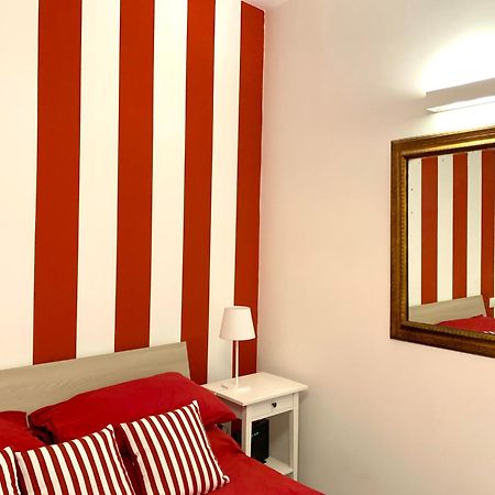 Casa Giulia, Nuovo Appartamento In Centro! Napoli Esterno foto
